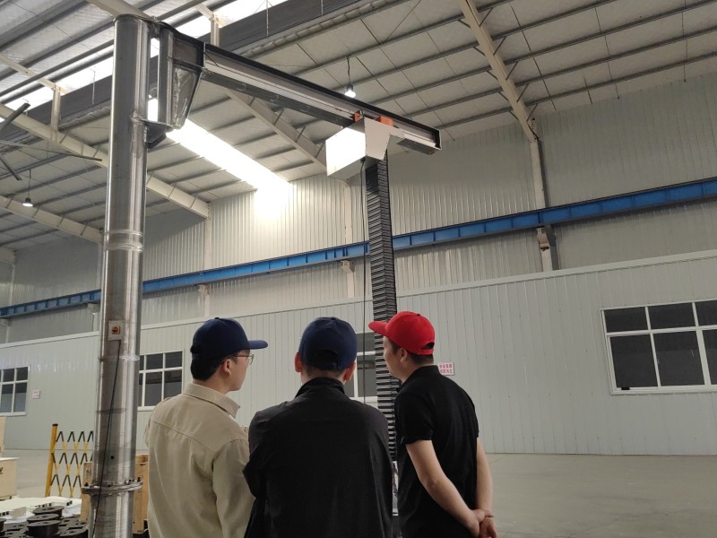 电动立柱式悬臂吊